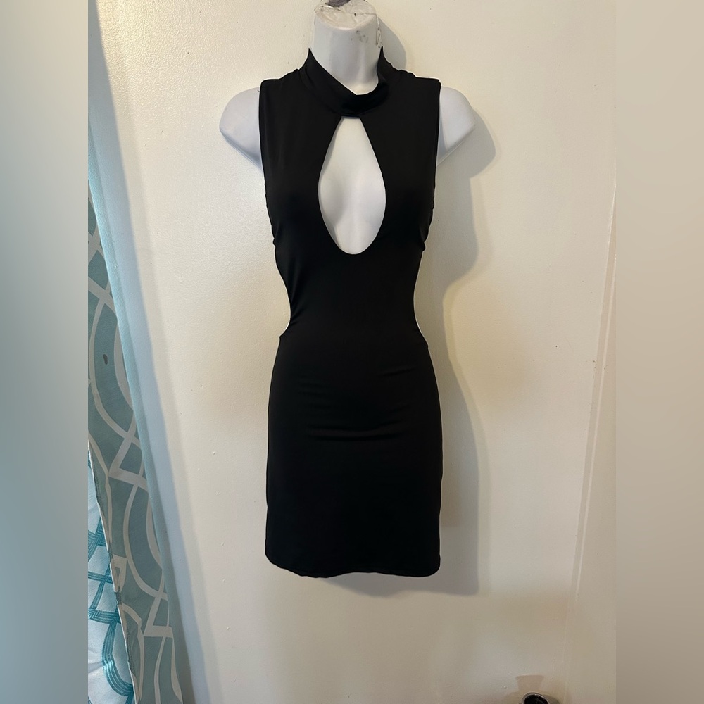 Elegant Black Sleeveless Dress
